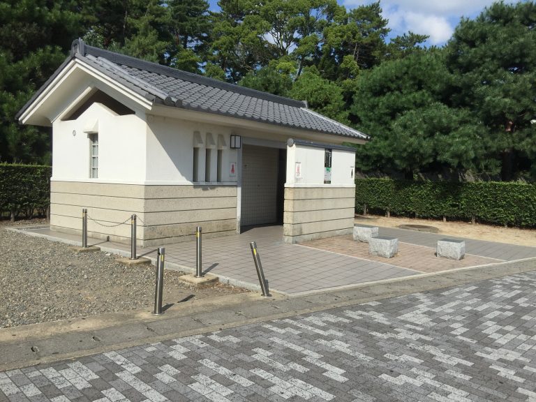【京都トイレ情報】二条城付近『二条城外壕公衆トイレ』 いろいろ調べてみました！